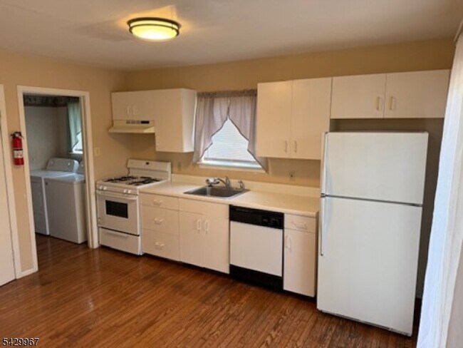 Building Photo - 3844 Bloomingdale Dr