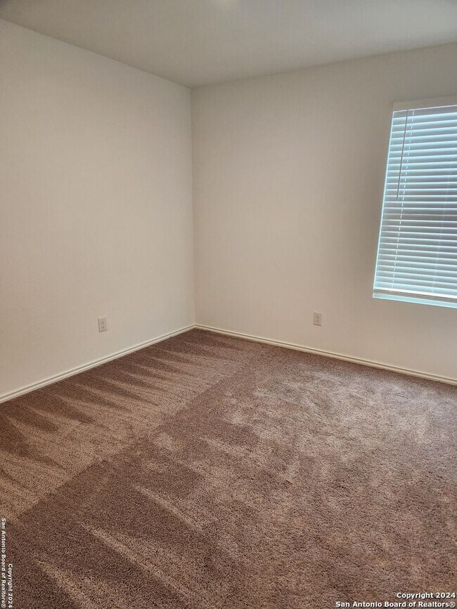 Building Photo - Well Maintained 4-Bedroom Home Near Lackland AFB