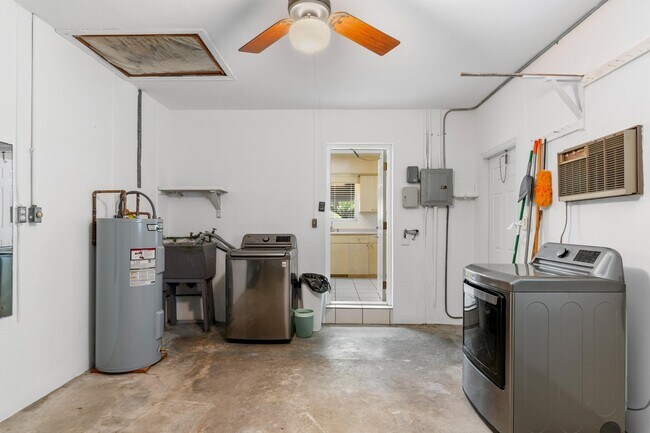 Building Photo - 360 Palmetto St