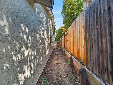Building Photo - 3 bedroom 2 bath in Dry Creek School District.