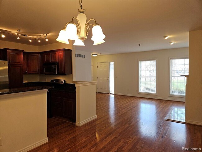 Building Photo - 264 Village Way S