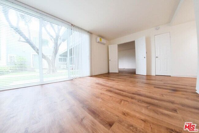 Building Photo - 7758 W 91st St