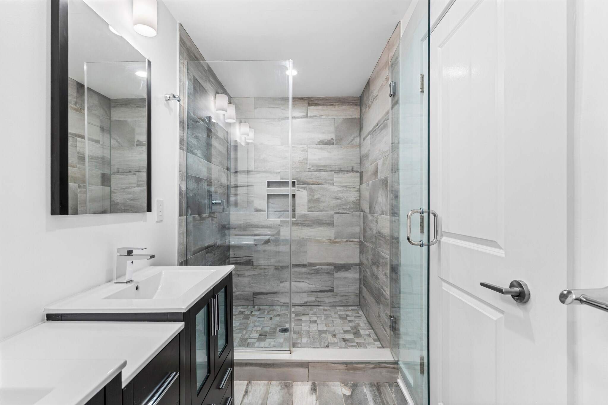 Bathroom - 1649 E Eyre St
