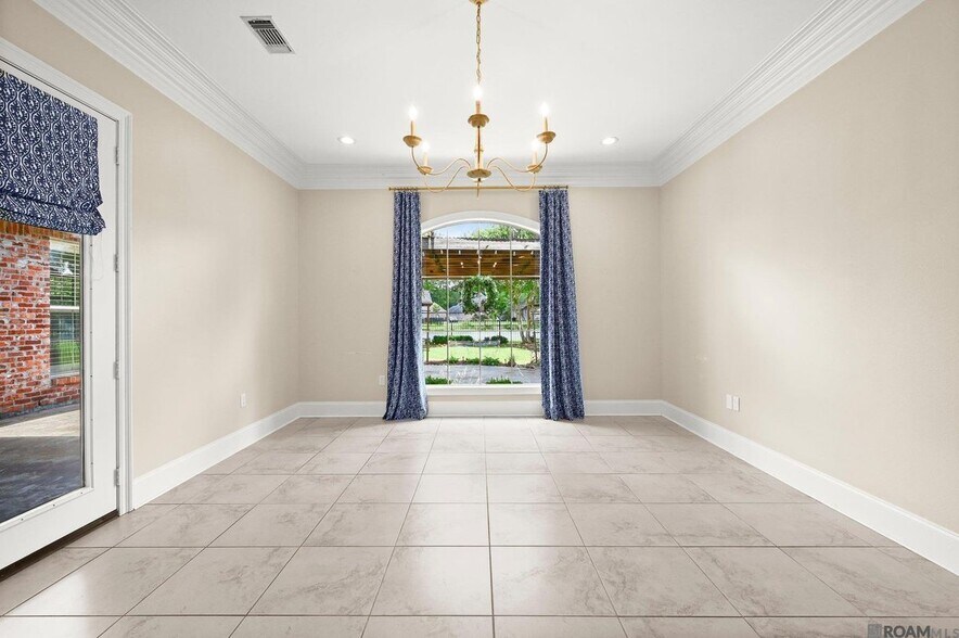 Building Photo - 19537 S Harrells Ferry Rd