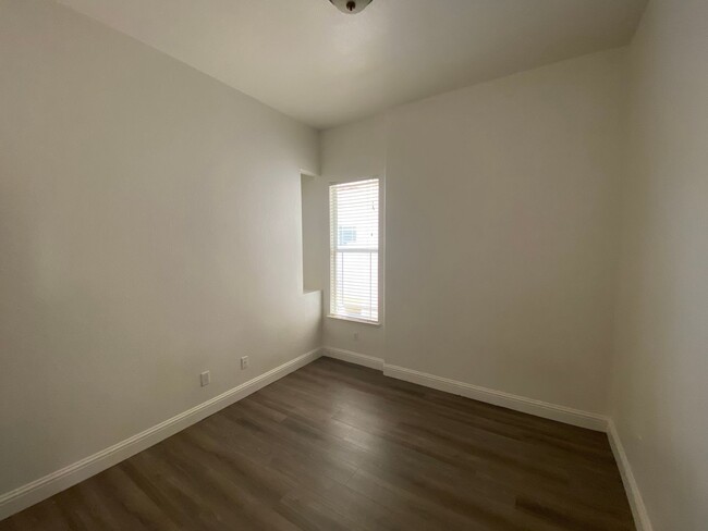 Building Photo - East Elk Grove Home Close to Pleasant Grov...
