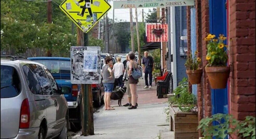 Walk to Shopping Destinations - 607 Gaskill St SE