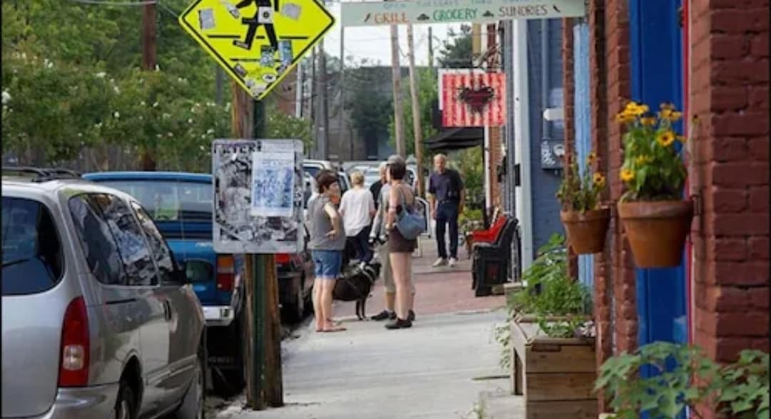 Just steps to Shopping Destinations - 607 Gaskill St SE