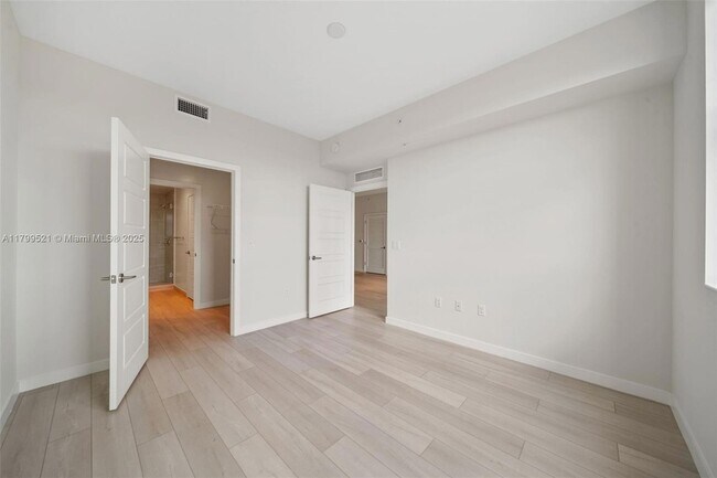 Building Photo - 555 NE 8th St