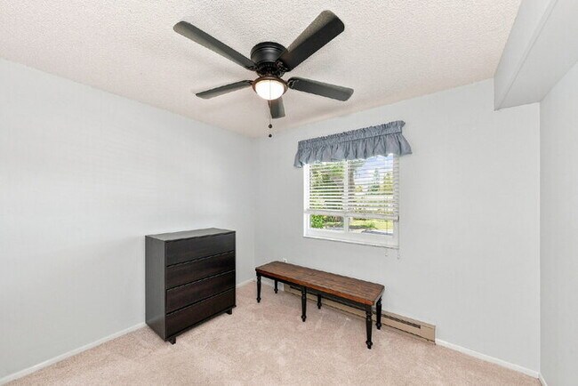 Building Photo - Charming 2-Bed Condo Retreat with Granite Touches in Sunny Venice!