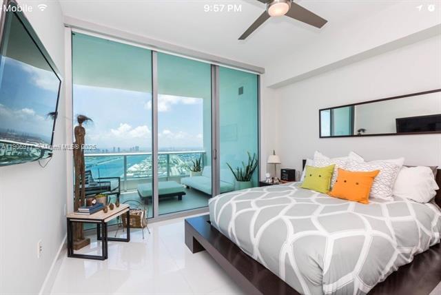 Building Photo - 900 Biscayne