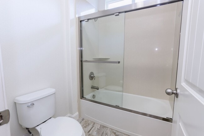 Building Photo - 4 Bed / 3 Bath San Bruno home in highly de...