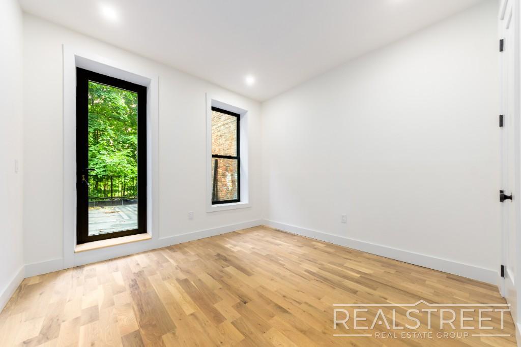 Building Photo - Brand New 5 bed 5 Bath Duplex with 2 Roof ...