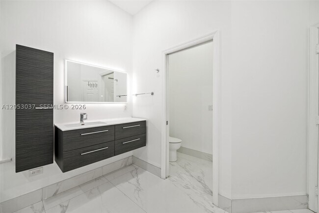 Building Photo - 2497 Bay Isle Dr