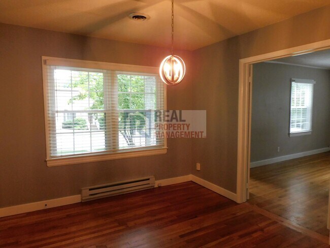 Building Photo - Irving Park Cottage 3BR/1.5BA w/1-Car Gara...