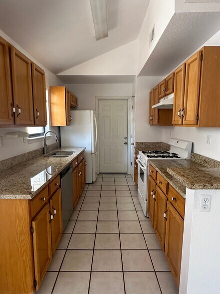 Building Photo - 7324 Canyon Run Dr