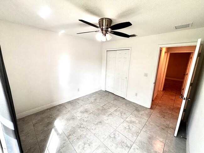 Building Photo - 9558 Sea Spray Dr