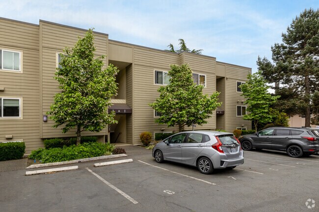 Building Photo - The Sandpiper Condo