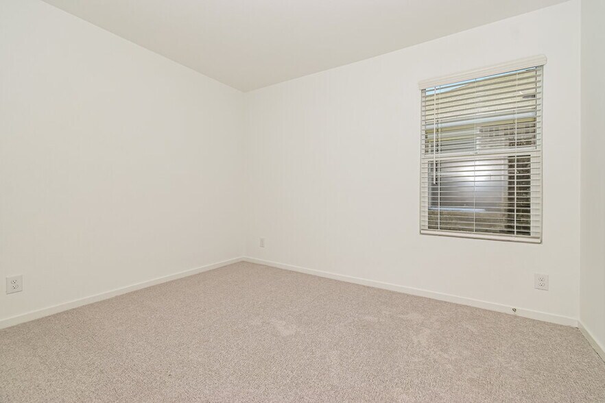 Building Photo - 1716 Crossbill St