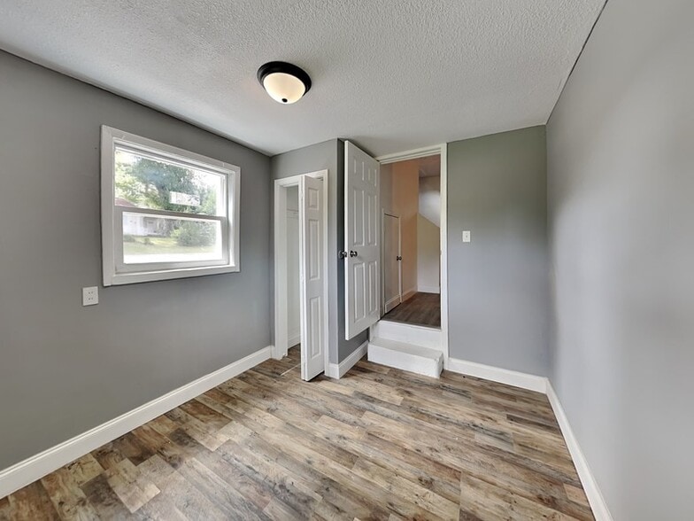 Building Photo - 7345 Linda Dr