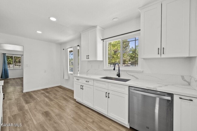 Building Photo - 1135 W Pillsbury St