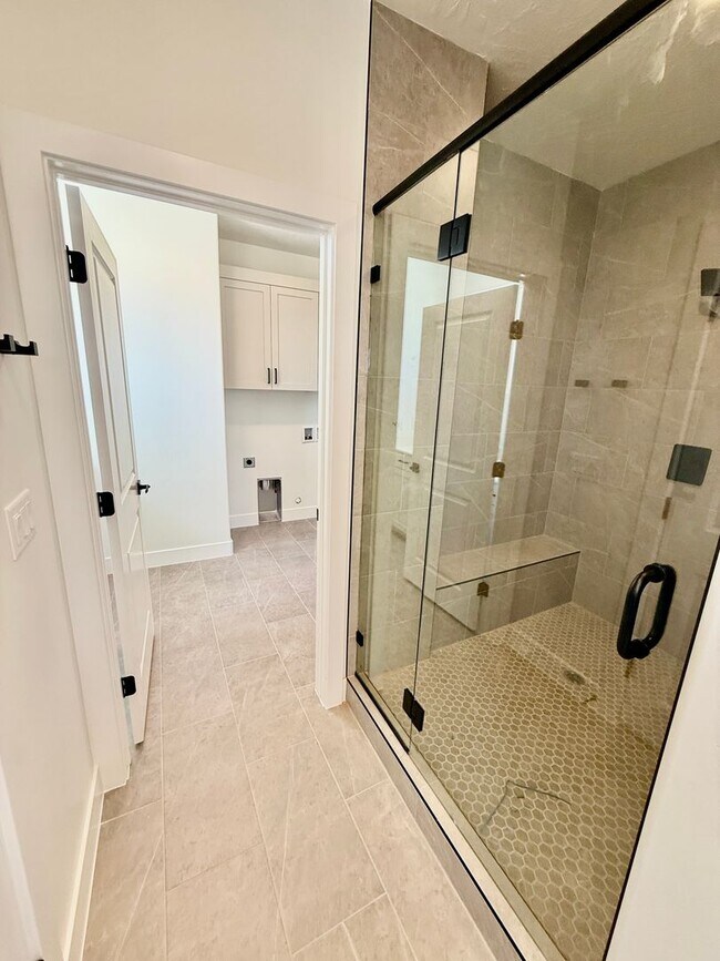 Building Photo - BRAND NEW Three Bedroom Townhome in Desert...