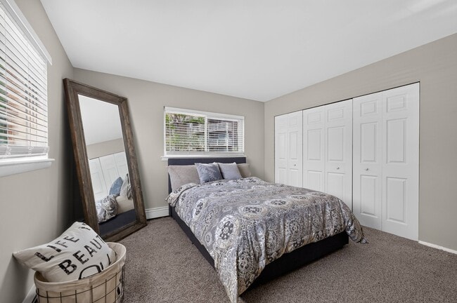 Building Photo - Renaissance at Carol Stream
