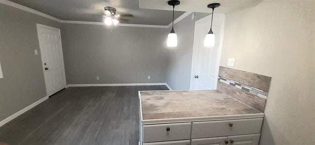 Building Photo - 221 Caylor St