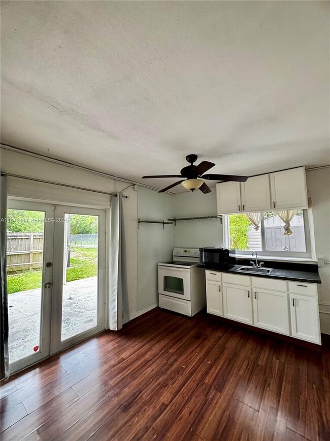 Building Photo - 1601 SW 20th Ave