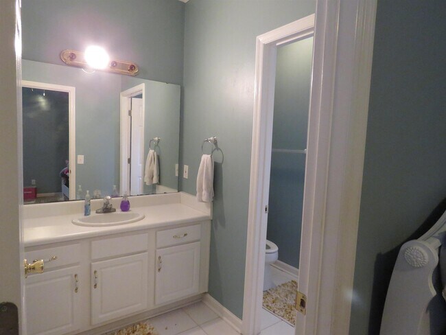 Building Photo - 8113 Glenmore Dr