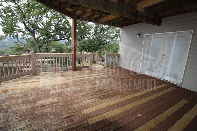 Building Photo - Beautiful Duplex in Kimberling City - Utilities included!