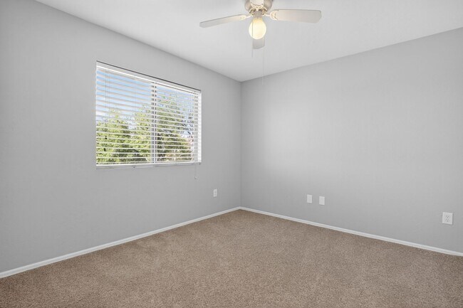 Building Photo - Gilbert Living with Private Pool