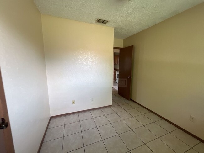 Building Photo - 1326 Jefferies, Killeen