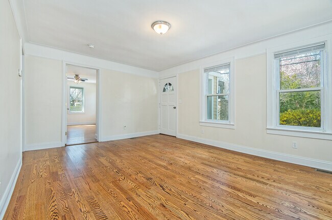 Building Photo - 99 Maple Ave