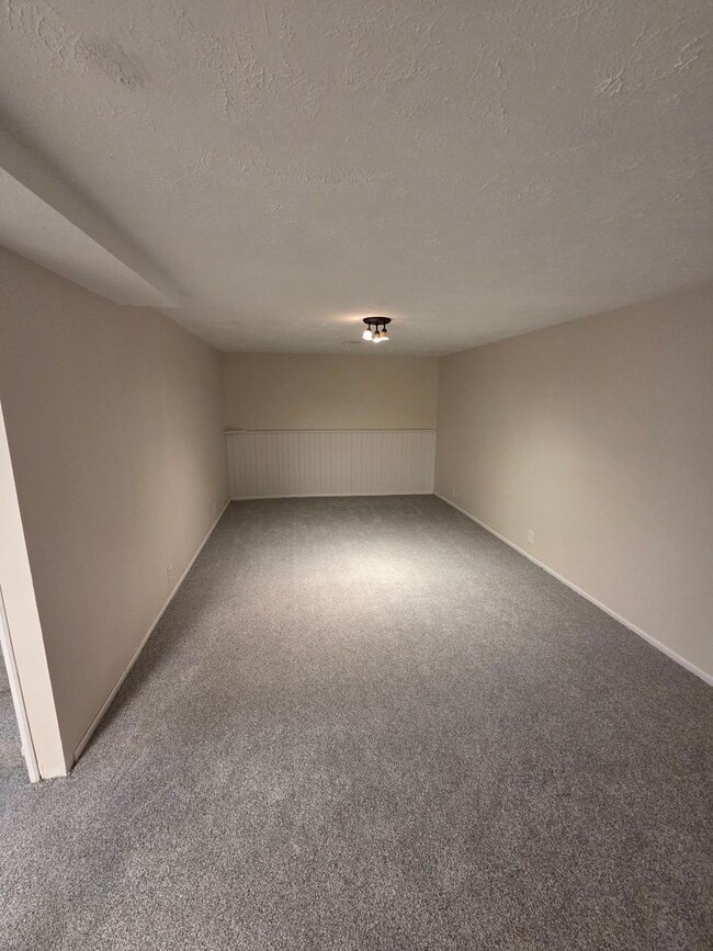 Building Photo - Newly remodeled 4/2/2 with fenced in backyard