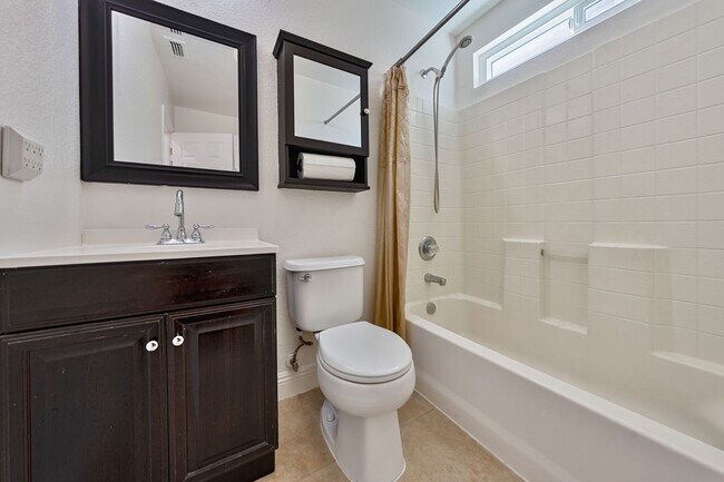 Building Photo - Spacious 4-Bedroom Home, Beautifully Maint...