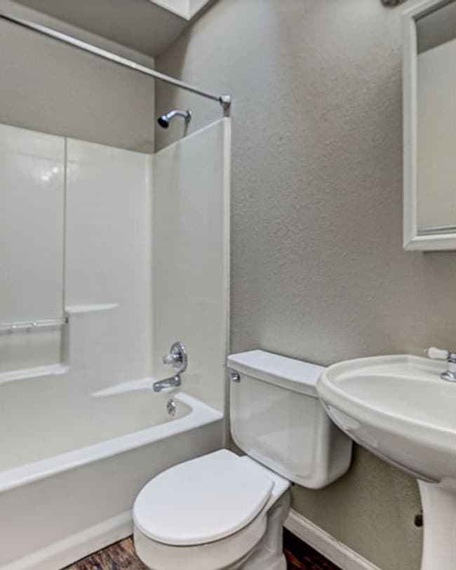 Building Photo - 747 Ponderosa Dr