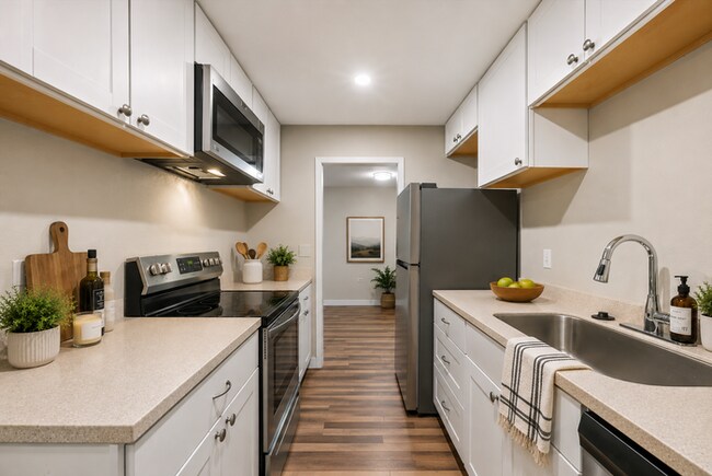 Building Photo - Bright & Inviting 2 Bedroom Condo in Denver