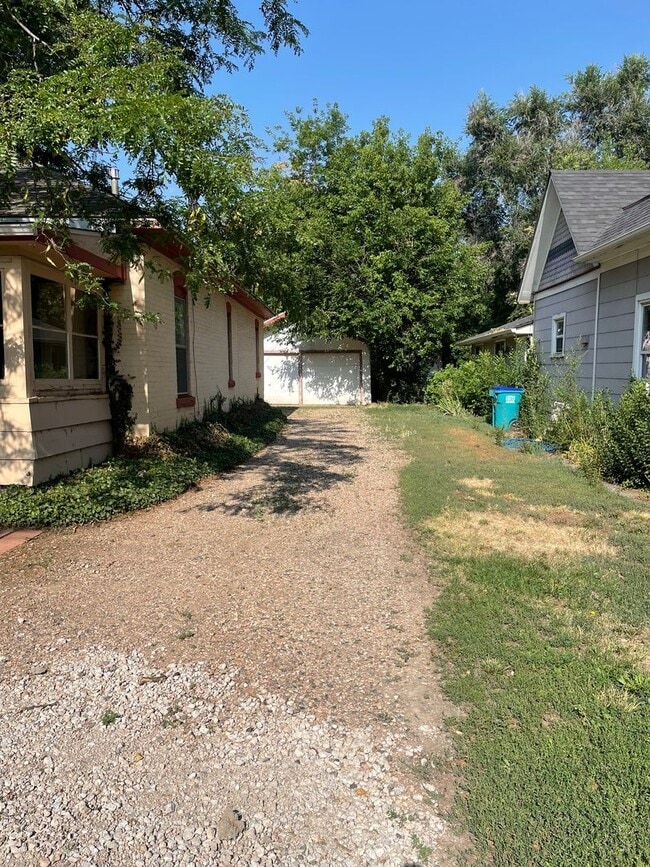 Building Photo - Cute 2 Bed 1 Bath Close to Old Town Fort C...