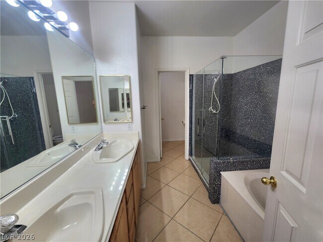 Building Photo - 3555 Meridale Dr