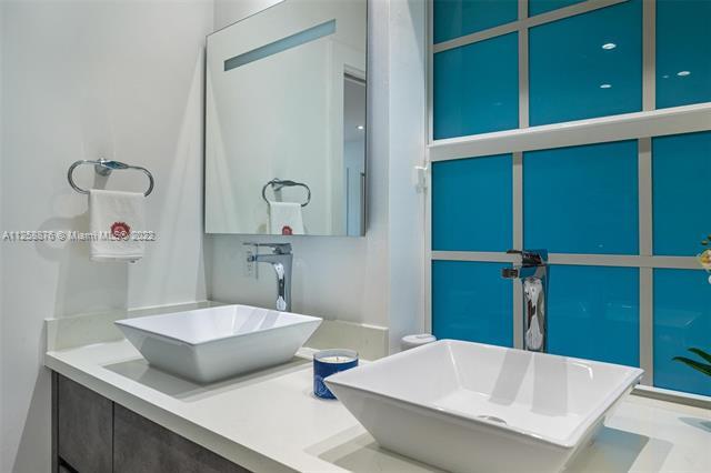 Building Photo - 11401 SW 72nd Plz