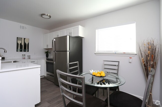 Interior Photo - 5005 San Jacinto