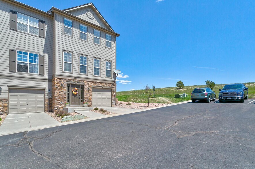 Building Photo - 1033 Burning Bush Pt