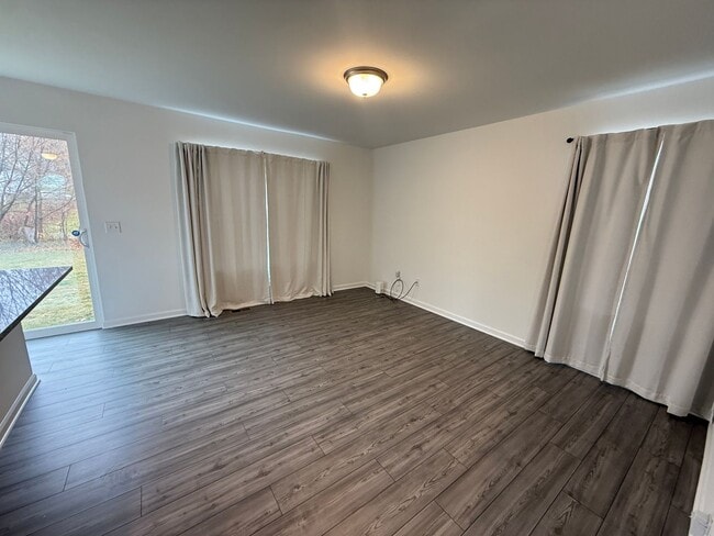 Building Photo - Modern 3-Bedroom Home with 1.5 Baths