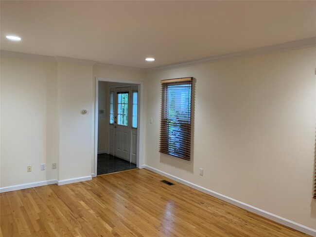 Building Photo - 243 Boulevard