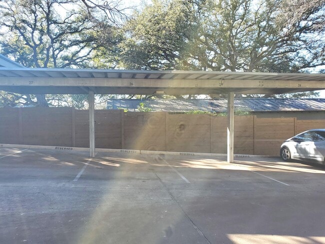 Building Photo - 2209 Hancock Dr