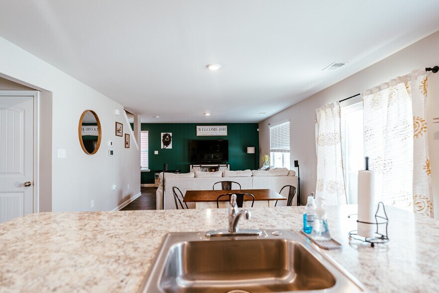 Building Photo - 144 Fellowship Dr