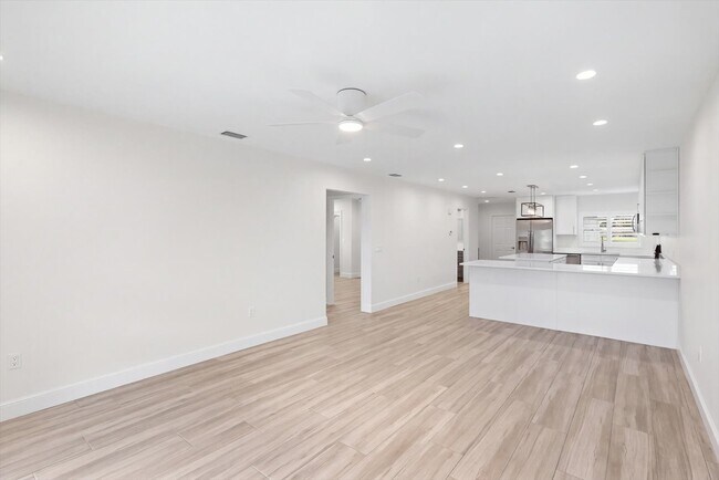 Building Photo - 11625 W Riverhaven Dr