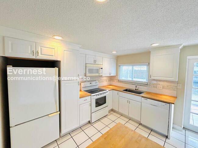 Building Photo - 1126 Normandy Blvd