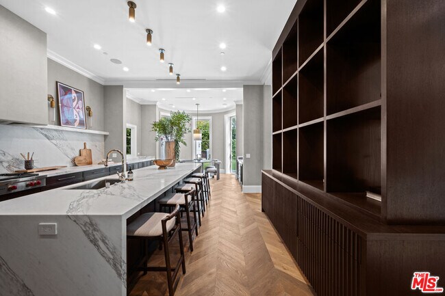 Building Photo - 616 N Alpine Dr