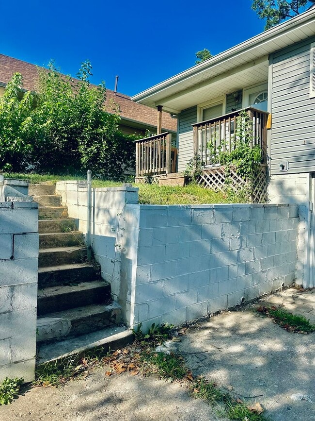 Building Photo - ***1/2 OFF FIRST MONTH’S RENT***Midtown 3 Bedroom 1 Bath Home For Rent